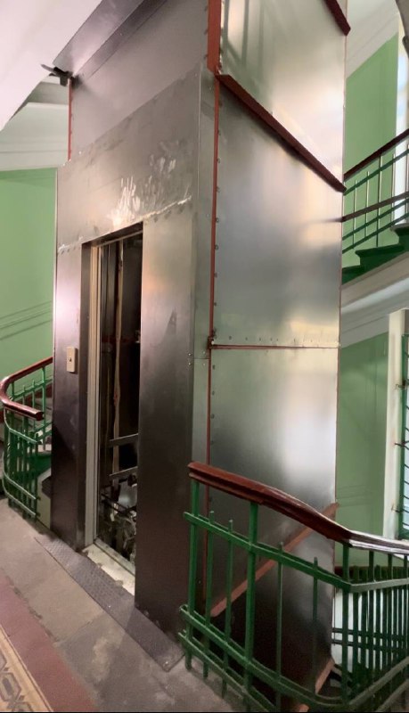 В доме по адресу ул. Пестеля, 13-15 идёт замена лифтового оборудования