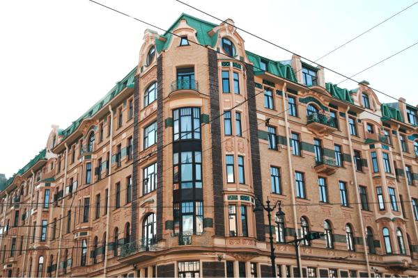 Работы на лицевом фасаде дома на Невском проспекте, 147 близки к завершению