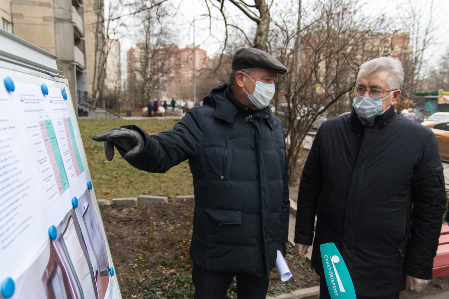 11 ноября председатель Жилищного комитета Виктор Борщев и генеральный директор Фонда капитального ремонта Петр Погребняк провели объезд по объектам капитального ремонта, выполненным по КП 2020 года во Фрунзенском районе