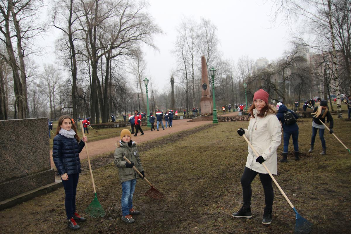 Сотрудники Фонда приняли участие в Дне благоустройства города