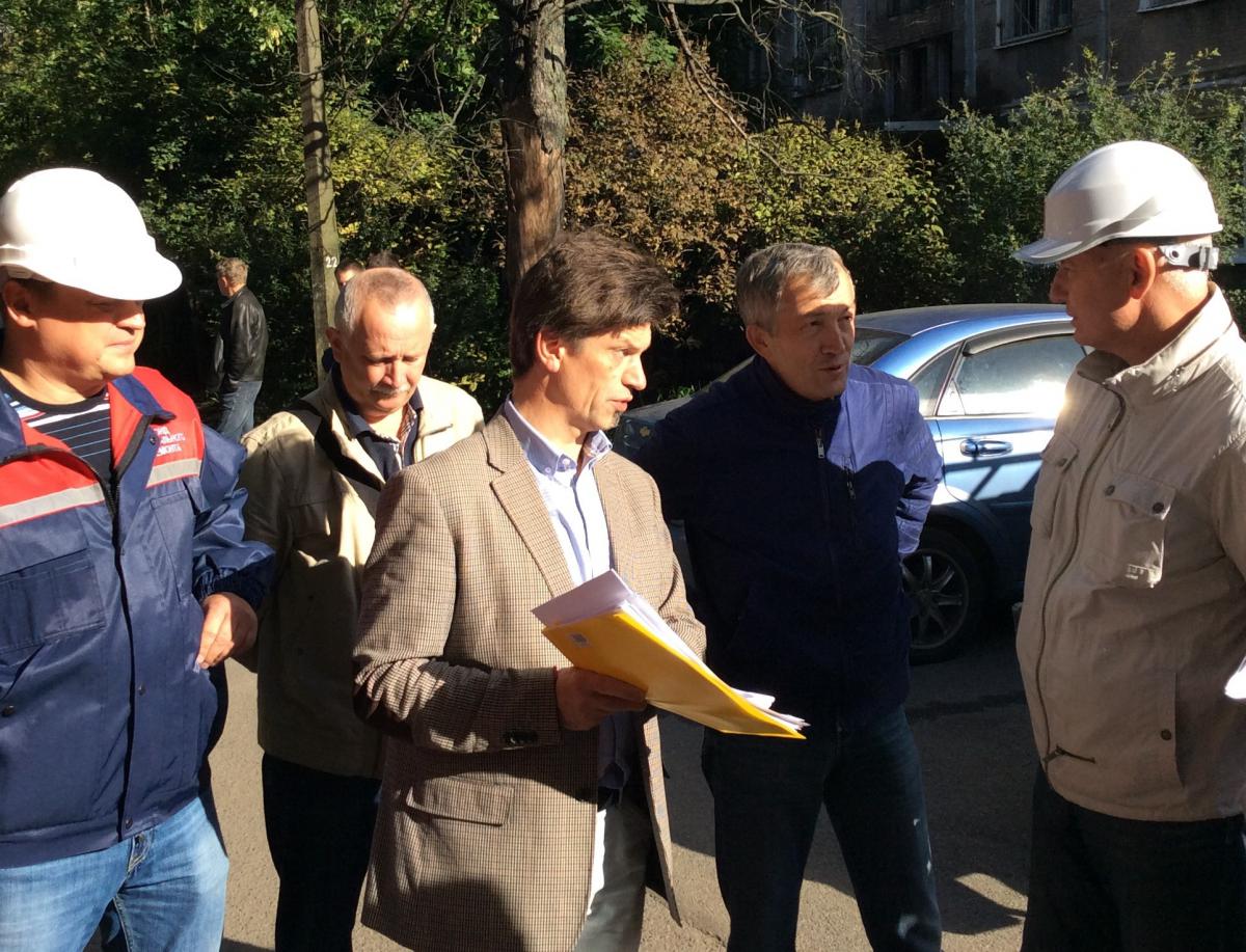 Качество капитального ремонта и соблюдение сроков по ремонту кровель проверили в Невском районе